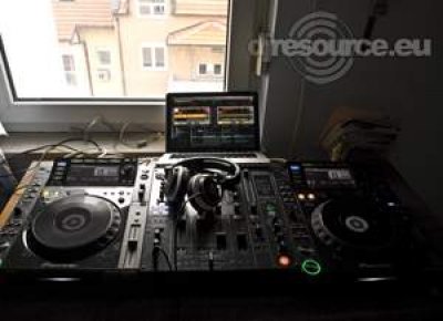 Our MEMBERS can Enlarge : DJ booth 2